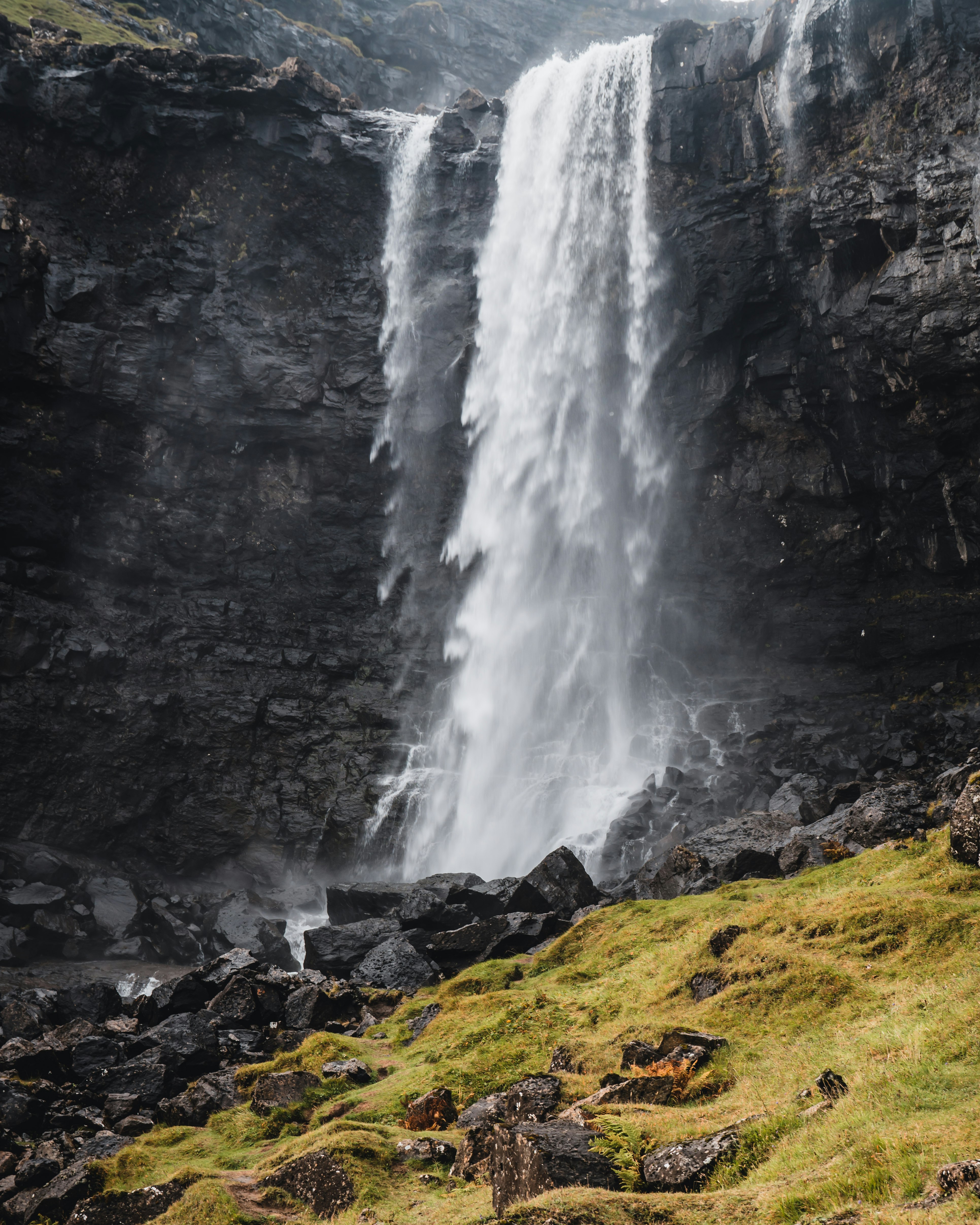 waterfalls on rocky mountain during daytime